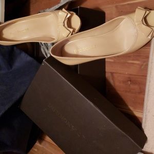 Peek-a-boo bow tied  heels